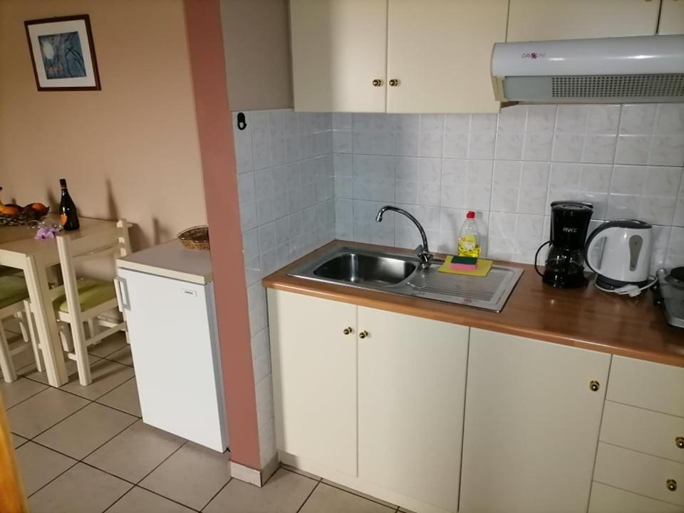 Kydoni Apartments And Studios Agia Marina Exteriör bild